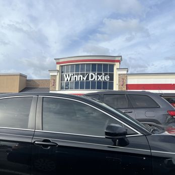 Winn-Dixie - a car parked in front of a store - Grocery Near Me - Casselberry, Florida Winn-Dixie - a car parked in front of a store - Grocery Near Me - Casselberry, Florida