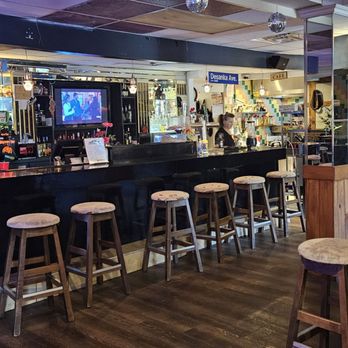 Big Texas - a bar with stools and a television - Bars Near Me - Fort Erie, Ontario