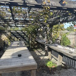 The Vineyard - Cute area under real grape vines
