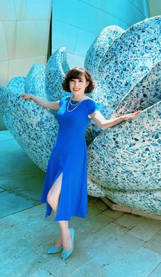 Blue Ribbon Garden by null