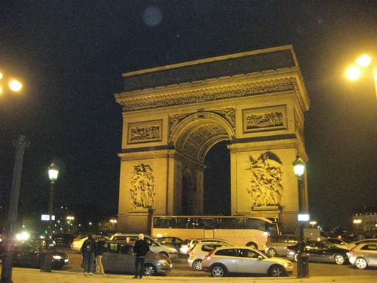 Arc de Triomphe by null