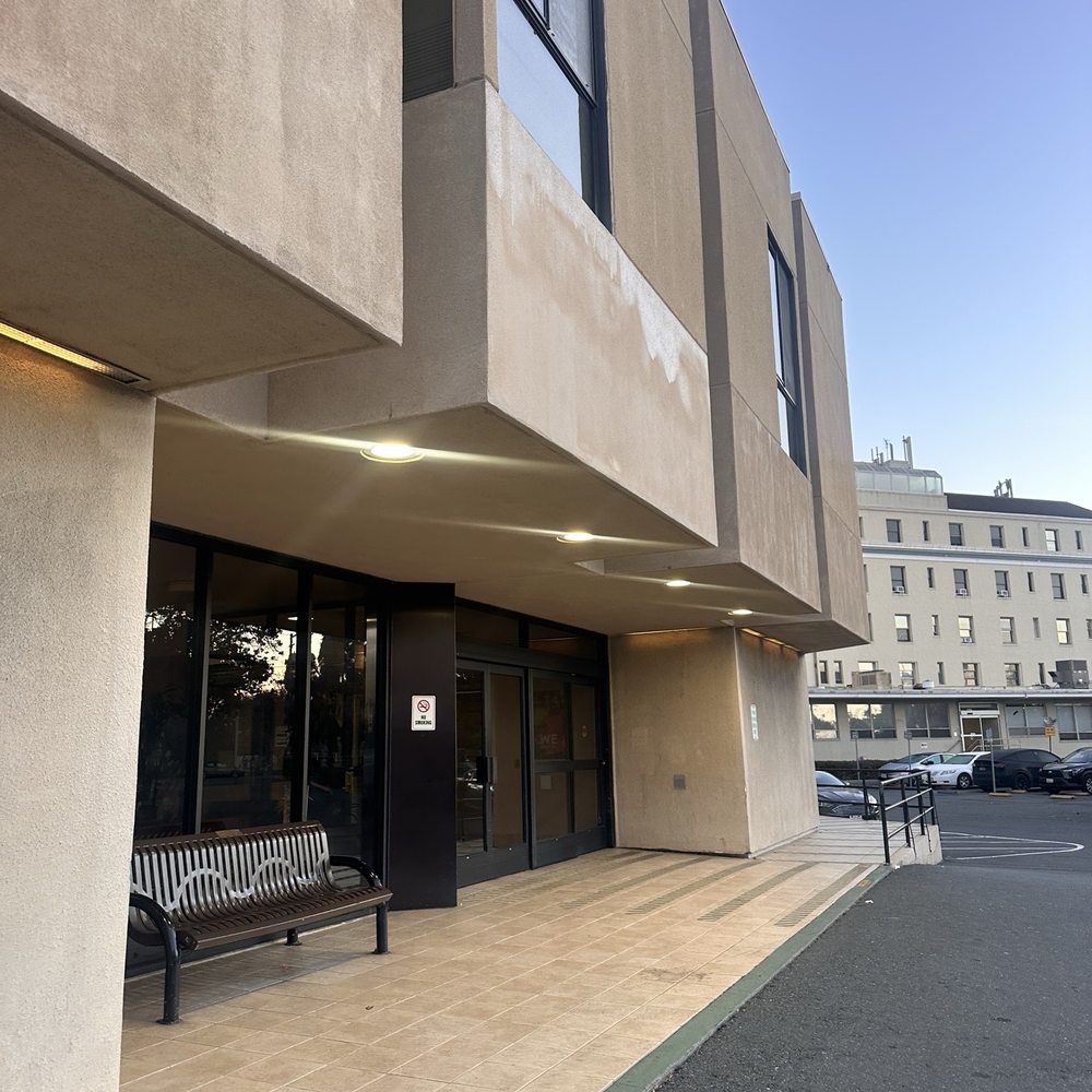 Alameda Hospital - outside entrance - Hospitals Near Me - Alameda, California Alameda Hospital - outside entrance - Hospitals Near Me - Alameda, California