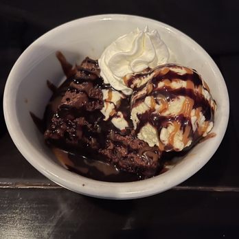 Drew's Bayshore Bistro - Warm Brownie Sundae - New American Near Me - Keyport, New Jersey