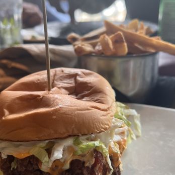 Amsterdam BrewHouse - Chicken burger - Breweries Near Me - Toronto, Ontario Amsterdam BrewHouse - Chicken burger - Breweries Near Me - Toronto, Ontario