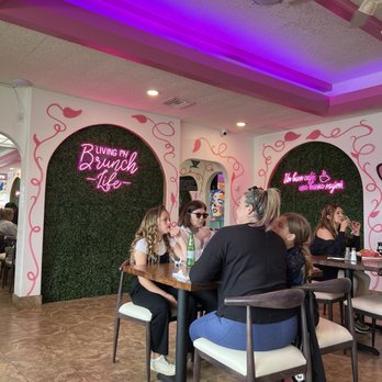 Madres Brunch - Indoor Dining Area - Breakfast & Brunch Near Me - Placentia, California Madres Brunch - Indoor Dining Area - Breakfast & Brunch Near Me - Placentia, California