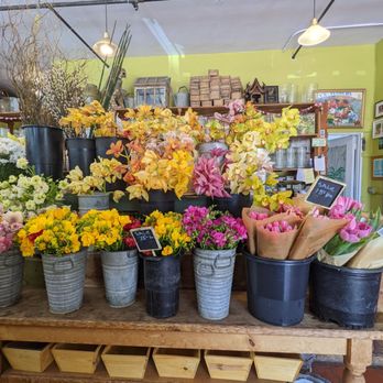 Riley's Flowers - Florists Near Me - Santa Barbara, California Riley's Flowers - Florists Near Me - Santa Barbara, California