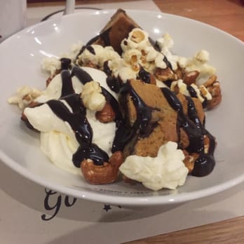 Pret A Manger - Very tasty dessert : cookies and cream - Coffee & Tea Near Me - London, XGL Pret A Manger - Very tasty dessert : cookies and cream - Coffee & Tea Near Me - London, XGL
