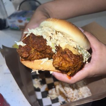 Crossroad Hot Chicken  - Chicken Shop Near Me - Tampa, Florida