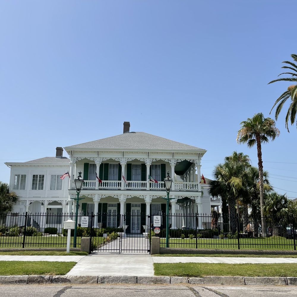 The beautiful George Manor at the corner of 15th & Market Street. The beautiful George Manor at the corner of 15th & Market Street.