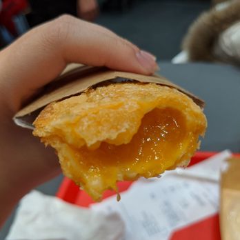 Jollibee - Peach mango pie - Fast Food Near Me - Scarborough, Alberta