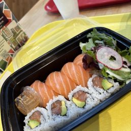 Salmon Avocado and 4 pcs Nigiri Sushi Salmon Avocado and 4 pcs Nigiri Sushi