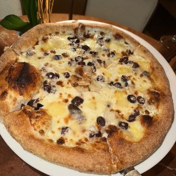 Casa Gianna - Pizza with olives and blue cheese - Italian Near Me - Miami, Florida