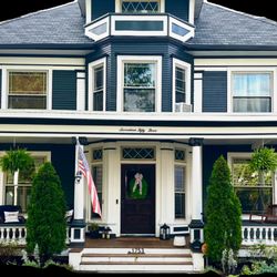 The Roof Connection - Beautiful Green Ridge Home