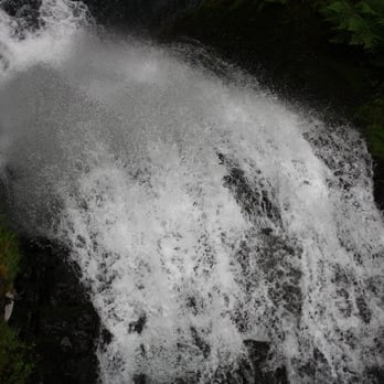 Multnomah Falls - Looking over lower falls. - Hiking Near Me - Bridal Veil, Oregon Multnomah Falls - Looking over lower falls. - Hiking Near Me - Bridal Veil, Oregon