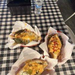 Hot Dogs Tomateros - Hot Dogs and fries