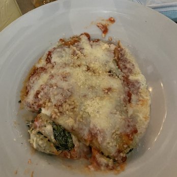 Fiorito - Canelones con salsa mixta . ricotta and spinach crepes / tomate basil cream - Argentine Near Me - Miami, Florida