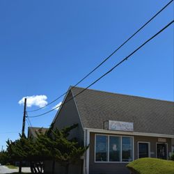 Roses By The Sea - The nail salon
