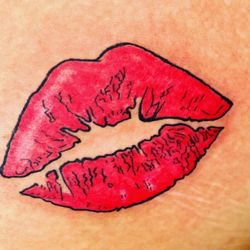 Bombshells Salon - Lip Tattoo