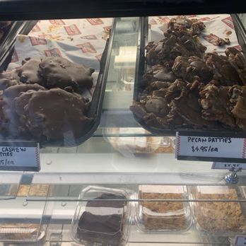Manny's Cafeteria & Delicatessen - Desserts - Delis Near Me - Chicago, Illinois