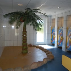 Grenaa Strand Camping - Kinderbadezimmer, die Palme ist die Dusche :-)
