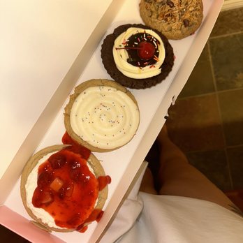 Crumbl - Henrico - Bakeries Near Me - Glen Allen, Virginia