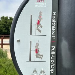 Paige Lane Neighborhood Park - Fitness Station: Pull-Up/Dip