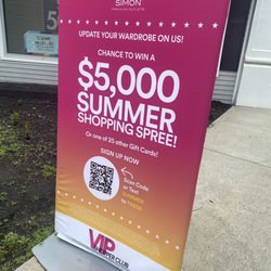 Bath & Body Works - On the sidewalks of the outlets