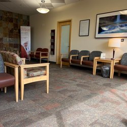 Dignity Health Medical Group - Sequoia - Waiting area