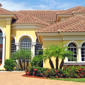 Siesta Key Landscape - the front of a house - Landscaping Near Me - Sarasota, Florida Siesta Key Landscape - the front of a house - Landscaping Near Me - Sarasota, Florida