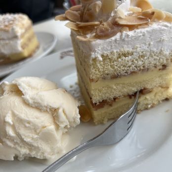 Omonia Cafe - Bakeries Near Me - Astoria, New York Omonia Cafe - Bakeries Near Me - Astoria, New York