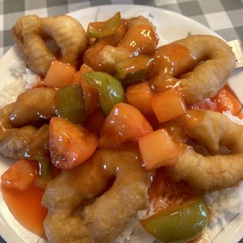 Golden Wok II - Small sweet and sour shrimp is huge - Cantonese Near Me - Glen Ellyn, Illinois