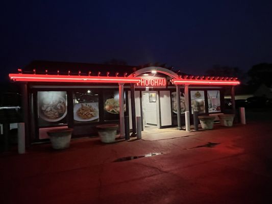 Pho Chau by null