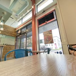 Tropical Smoothie Cafe - Interior