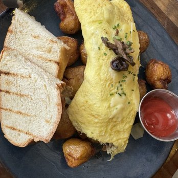 de Fuego - Caramelized mushroom omelette - Latin American Near Me - Clackamas, Oregon de Fuego - Caramelized mushroom omelette - Latin American Near Me - Clackamas, Oregon