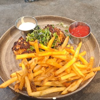 Tazza Kitchen Short Pump - Crab Cake & Greens Salad and French Fries - Pizza Near Me - Henrico, Virginia Tazza Kitchen Short Pump - Crab Cake & Greens Salad and French Fries - Pizza Near Me - Henrico, Virginia