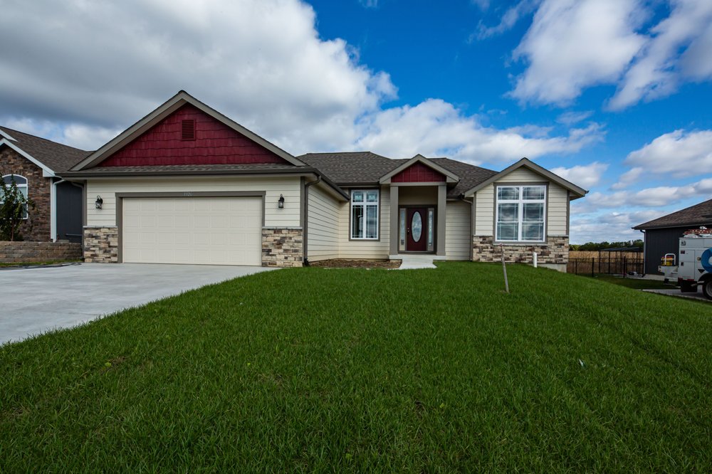 TRACY O’BRIEN ONE LEGACY PARTNERS Contact Agent 2641 SW Wanamaker