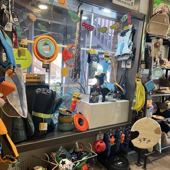 Hund N Kat Pet Boutique - Pet Stores Near Me - Solvang, California