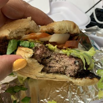 Oohh's and Aahh's - Worst burger ever... should of got the fish - American Near Me - Washington, DC, District of Columbia