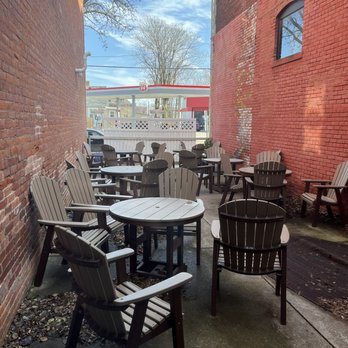 Davey’s Delicious Bagels - Outdoor patio area - Delis Near Me - Fort Wayne, Indiana Davey’s Delicious Bagels - Outdoor patio area - Delis Near Me - Fort Wayne, Indiana