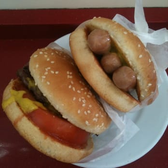 Don Oso - Hamburguesa "pequeña" de bacon y "perrito caliente" del Donoso. Por menos de 4 euros. - Burgers Near Me - Madrid, M