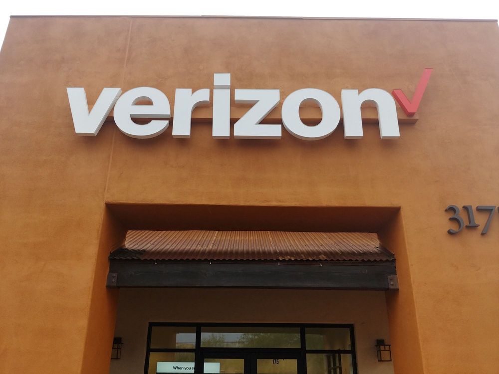 RUSSELL CELLULAR PREMIUM VERIZON RETAILER 3175 N Swan Rd, Tucson