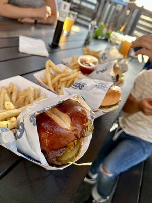Ounces Taproom & Beer Garden by null