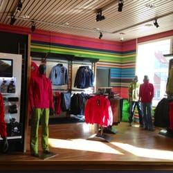 Platou Sport - I 2. etage finner du vår Ski/Norrøna avdeling. I vintersesongen bugner det av alpinski, randoutstyr, og tilhørende bekledning.