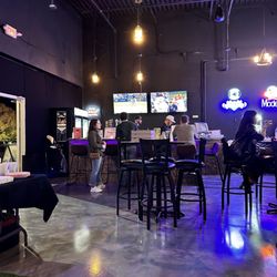 Grip It Virtual Golf Corporation - Bar area