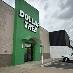 Dollar Tree - Outside