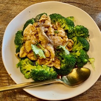 Sisters Thai - Garlic lover - Thai Near Me - Potomac, Maryland
