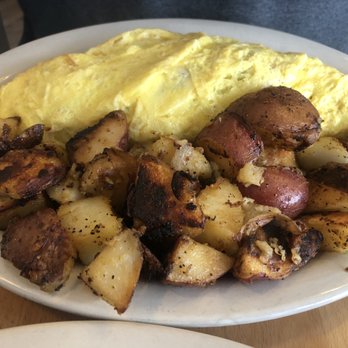 George's Restaurant & Bar - Cape Ann Omelette - Breakfast & Brunch Near Me - Gloucester, Massachusetts