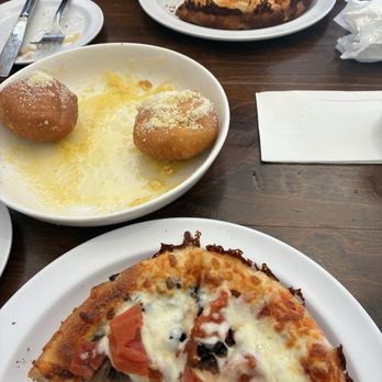 Numero Uno Pizza - Mushrooms, olives pizza, Romano Bread Puffs and sausage, onions pizza - Pizza Near Me - Granada Hills, California Numero Uno Pizza - Mushrooms, olives pizza, Romano Bread Puffs and sausage, onions pizza - Pizza Near Me - Granada Hills, California