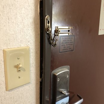 Travelodge by Wyndham - Unsafety door - Hotels Near Me - Commerce, California Travelodge by Wyndham - Unsafety door - Hotels Near Me - Commerce, California