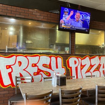 Fishhawk Pizza - Dining area - New American Near Me - Lithia, Florida